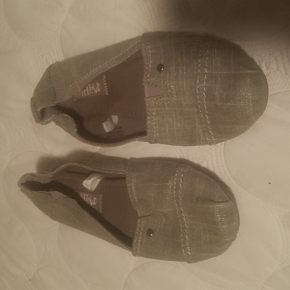 Mad love gray flats girls size 3